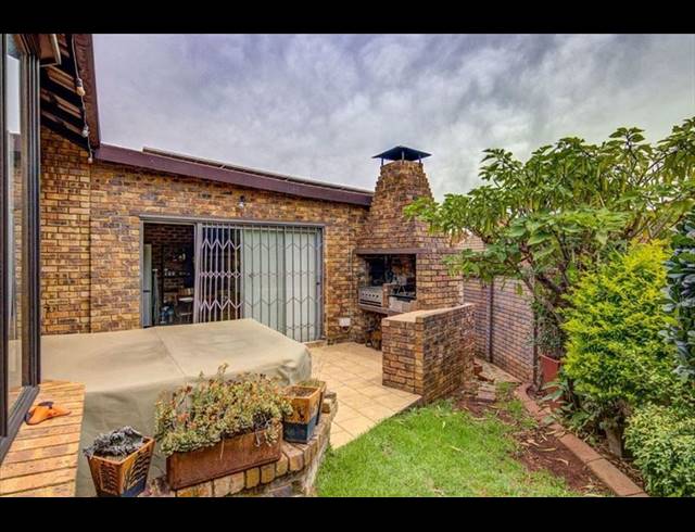 4 BEDROOM TOWNHOUSE FOR SALE IN ALLEN GROVE